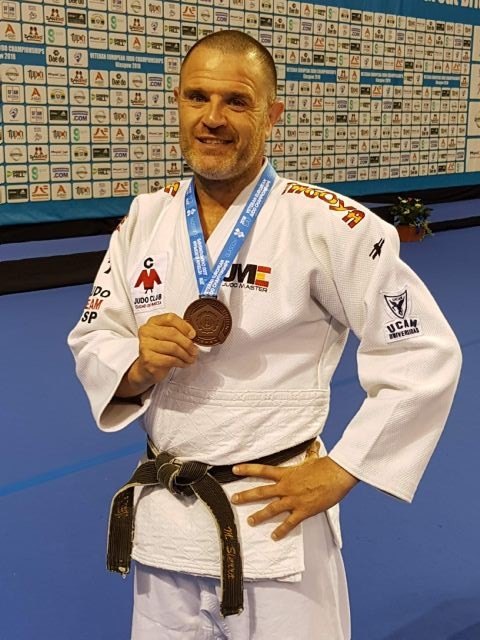 Mario Sierra recibe el Premio al Mejor Judoka Masculino Veterano Nacional