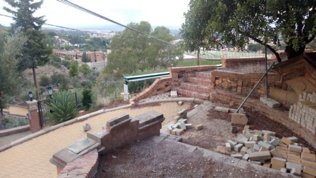 Ahora Murcia reclama la limpieza de basuras y escombros del recinto del santuario de la Fuensanta y la apertura del mirador de la casa del cabildo, junto a quitapesares