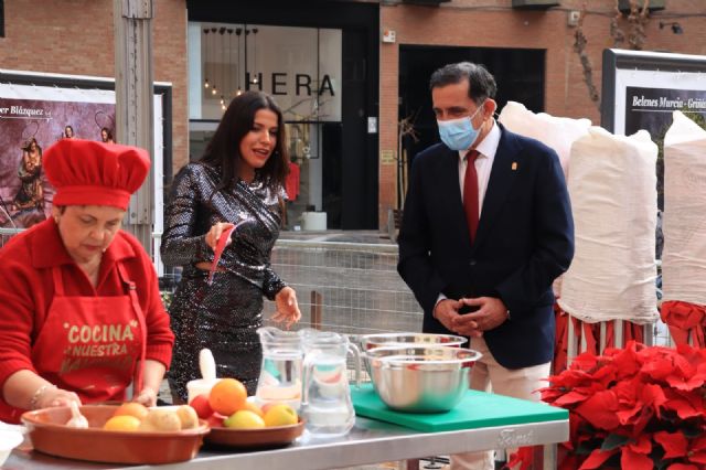 'Cocina nuestra Navidad' invita a disfrutar de los sabores murcianos más tradicionales, en la Plaza Romea