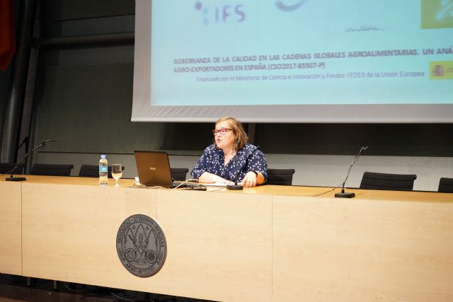 La Universidad de Murcia acoge una conferencia sobre las cadenas de producción agroalimentarias en Murcia