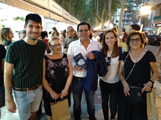 Serrano apoya la cultura como 'pilar básico' para la sociedad y 'elemento vertebrador' de la economía, por lo que celebra que se recupere la Feria del Libro