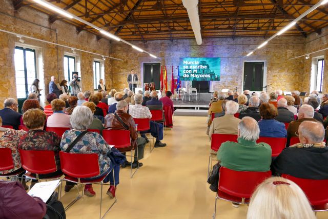 'Murcia se escribe con M de Mayores' reúne a representantes de los 75 CSM en el Cuartel de Artillería para potenciar la participación e impulsar las relaciones
