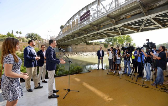 Un nuevo paseo peatonal naturalizado se abre, por primera vez, en la margen derecha de 'Murcia Río'