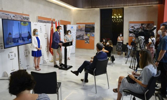El Ayuntamiento y la Fundación 'la Caixa' impulsan una alianza para acompañar a las personas mayores en Murcia