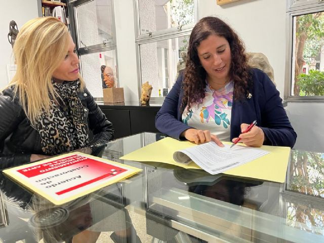 El Ayuntamiento de Murcia y la Escuela de Arte firman un acuerdo para impulsar la creatividad y el talento de los alumnos