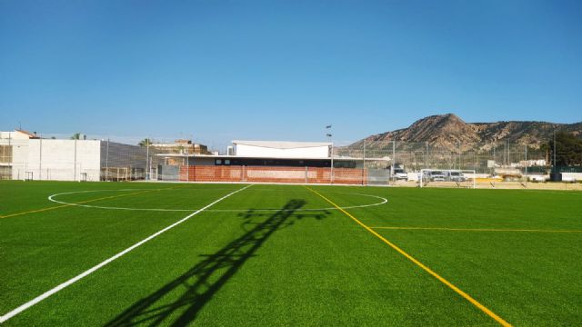 El campo de fútbol de San José de la Vega estrenará vestuarios y nuevo césped