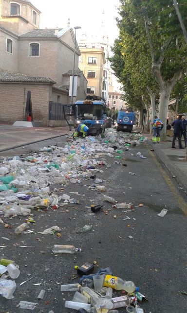El Servicio de Limpieza Viaria recoge casi 40.000 kilos de residuos tras el Entierro de la Sardina