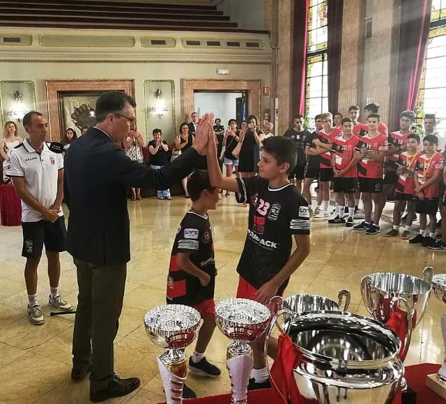 El Club Deportivo Murcia Fútbol Sala celebra sus siete copas en La Glorieta