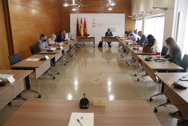 El Ayuntamiento invertirá más de 439.000 euros en el servicio de formación para los 76 Centros Sociales de Mayores