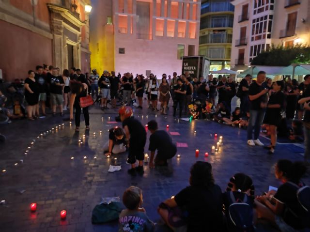 Más de un centenar de personas se concentran en la Plaza Belluga para reclamar acción climática