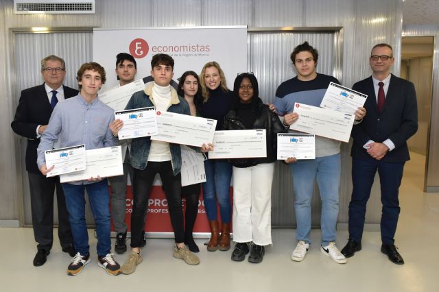 Los alumnos del IES Floridablanca de Murcia ganan el III Concurso de Videos de Educación Financiera organizado por el Colegio de Economistas