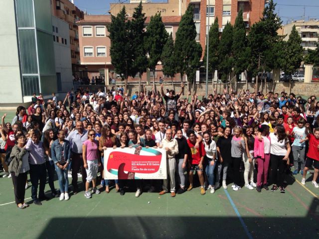 Los alumnos del Instituto Alfonso X reciben el premio #Murciasemueve del Ayuntamiento de Murcia