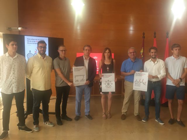 El Ayuntamiento de Murcia y Feremur ponen en marcha la campaña 'Di no a las drogas, Di sí a la feria' entre los jóvenes del municipio