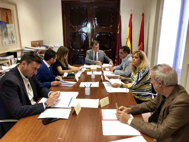 El Ayuntamiento otorgará la Medalla de Oro de Murcia a las personas, instituciones y empresas que se volcaron durante la DANA