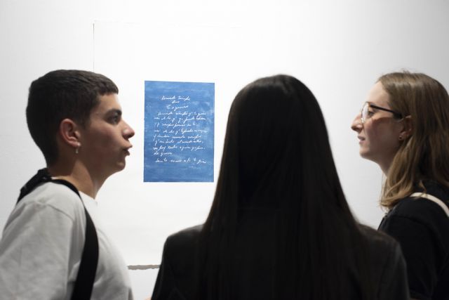 El artista Danny Cruz expone en la UMU una muestra sobre su experiencia migratoria