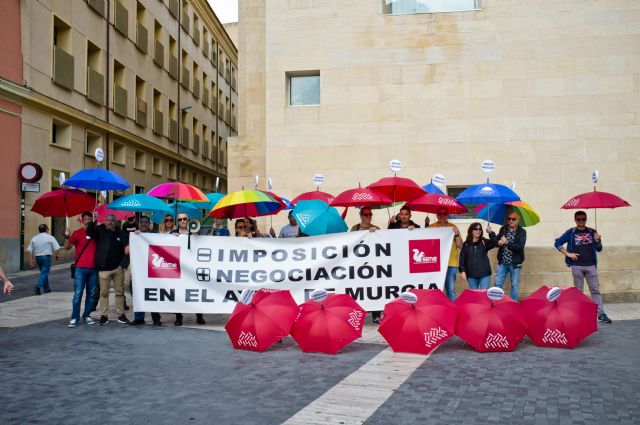 Nueva concentración del SIME para protestar por la aprobación de manera unilateral y sin negociación de la RPT por parte del Ayuntamiento de Murcia