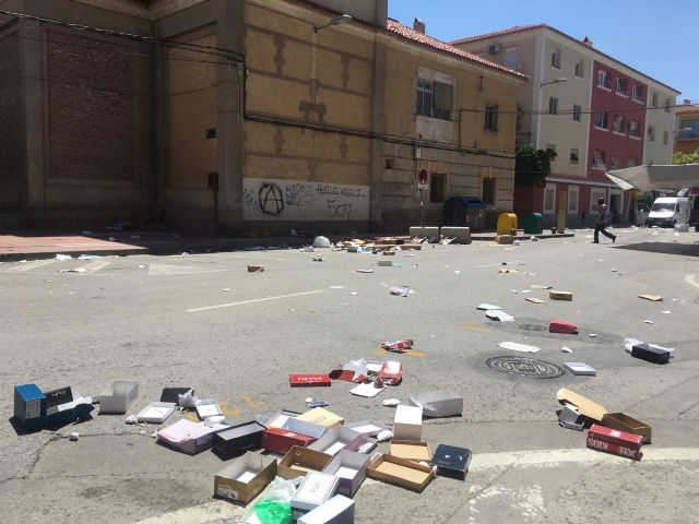 Ahora Murcia considera urgente mejorar la limpieza del mercado de los jueves y de los barrios afectados