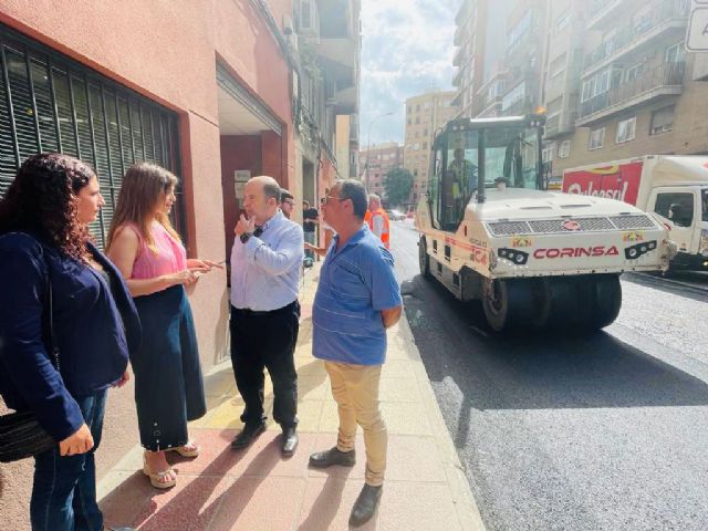 El Proyecto Recupera renueva el asfalto en el Barrio del Carmen