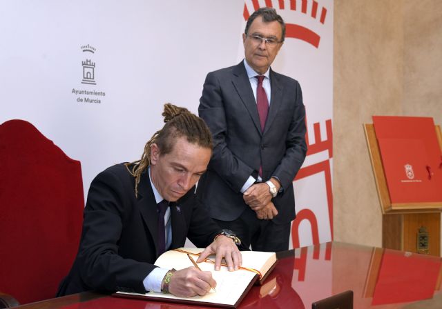 República Checa deja su firma en el Libro de Oro de la Ciudad de Murcia