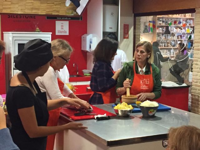 El Ayuntamiento de Murcia organiza un taller de compra y gastronomía para promocionar hábitos saludables