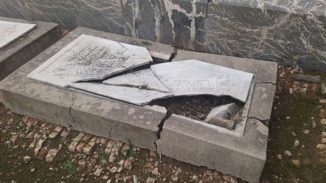 El PSOE denuncia zonas descuidadas y mal acondicionadas en el cementerio municipal y exige a Ballesta actuaciones de mejora