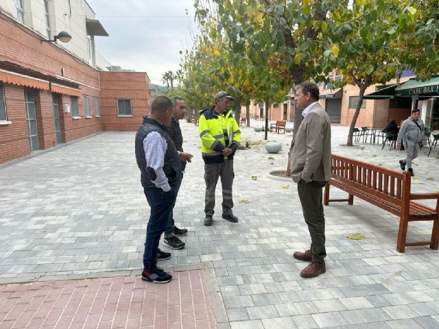 El paseo peatonal Doctor José Gil Ortiz de Aljucer mejora su seguridad tras obras de renovación del pavimento