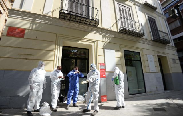 Tres brigadas especializadas rematan la desinfección del museo Ramón Gaya