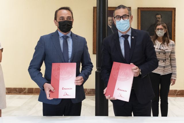 La Universidad de Murcia y la Consejería de Transparencia firman la renovación del Programa Golondrinas