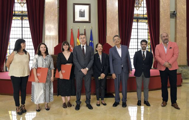 El alcalde de Murcia recibe a los premiados en la Semana Internacional de las Letras de la Región de Murcia