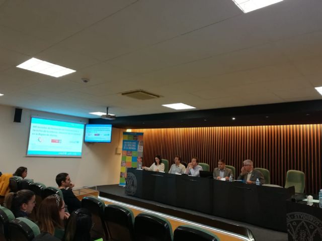 La Universidad de Murcia aborda la situación y los derechos de la infancia en unas jornadas