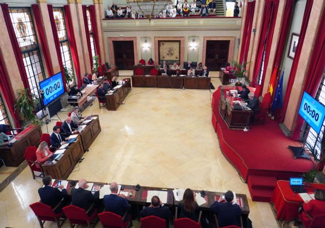 El Pleno aprueba otorgar la Medalla de Oro de la Ciudad a Alejandro Valverde, a la Federación de Salud Mental y a la Plataforma ILP del Mar Menor