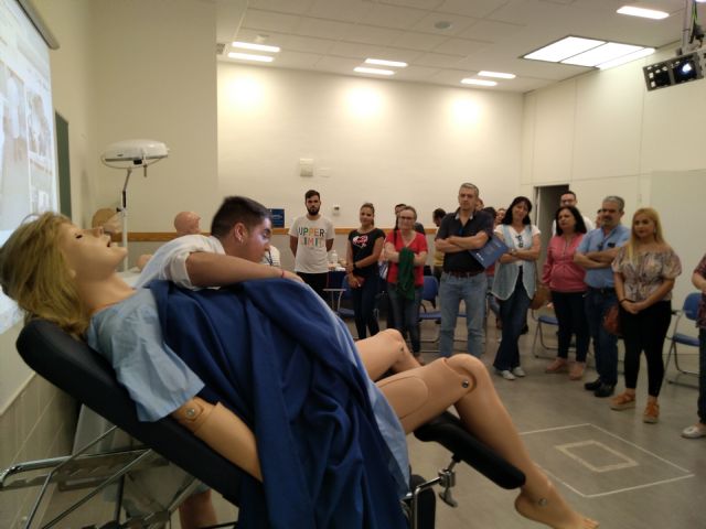 El nuevo simulador de partos, principal atracción de las jornadas de puertas abiertas de UCAM Cartagena