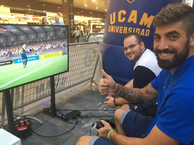 El equipo de eSports de la UCAM toma el centro de Murcia con un torneo de FIFA 17