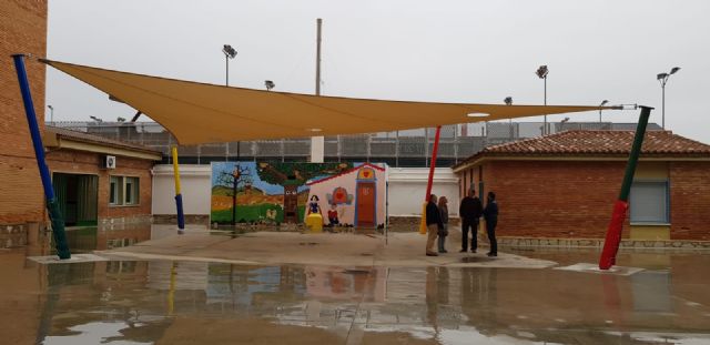 El colegio Nicolás de las Peñas se suma a los centros escolares dotados de espacios de sombra