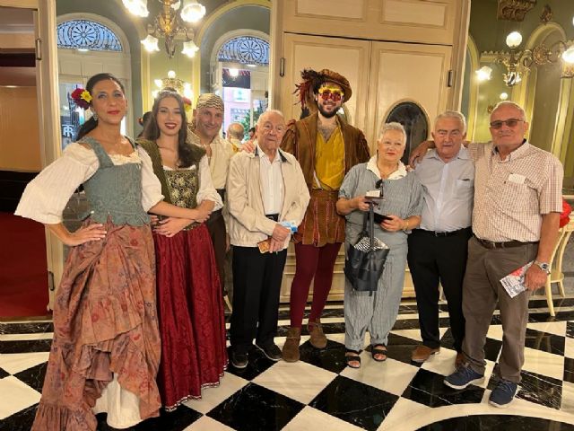 Más de 500 usuarios de los centros de mayores acuden a ver Don Juan Tenorio invitados por el Ayuntamiento de Murcia